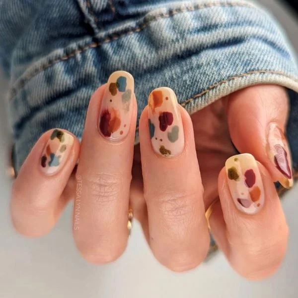 Грошовий манікюр на вересень 2025 року: дизайн, який працює на ваш гаманець brown6, 1, Грошовий манікюр на вересень 2025 року: дизайн, який працює на ваш гаманець денежный маникюр на сентябрь