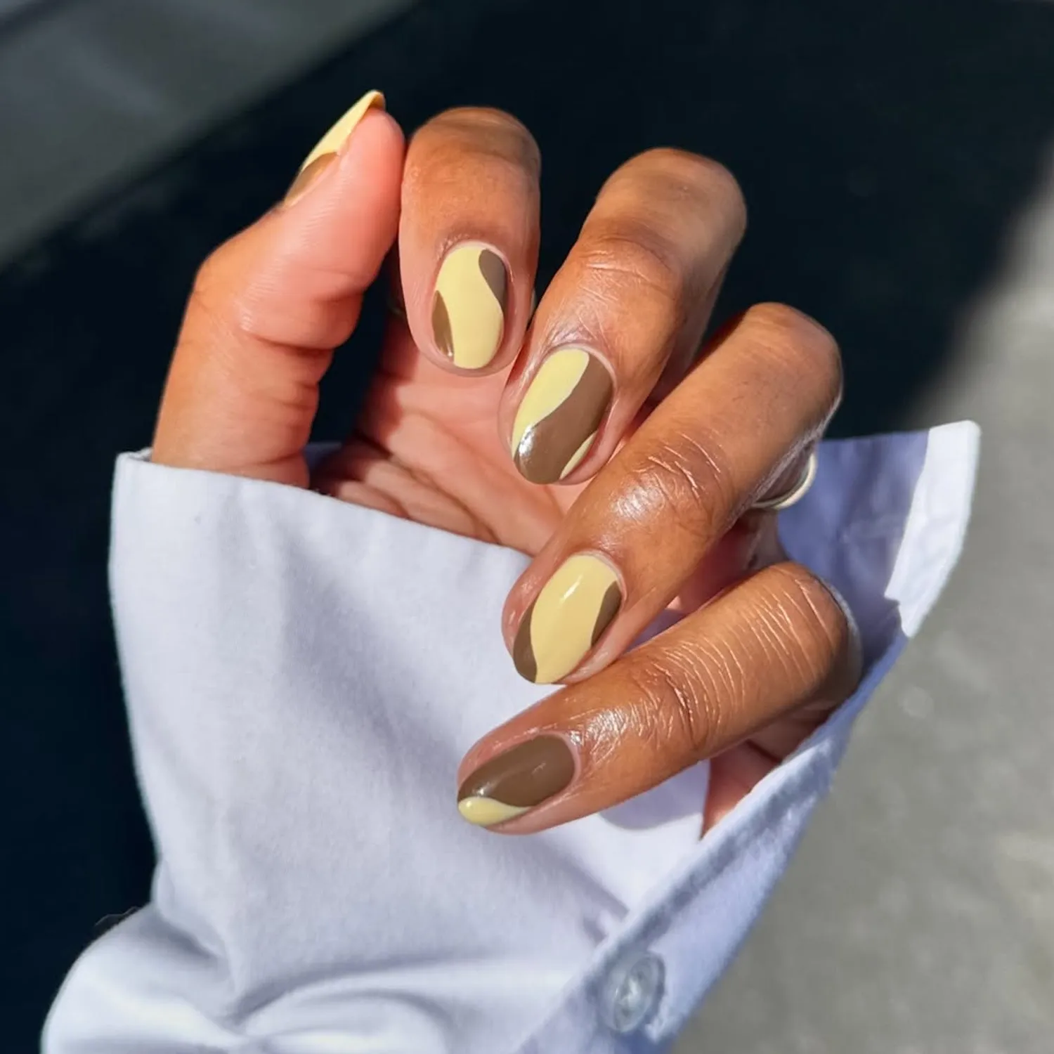 Манікюр мигдаль: розкішні та сміливі тенденції сезону (55 фото) Пастельний жовтий манікюр, осінній стиль