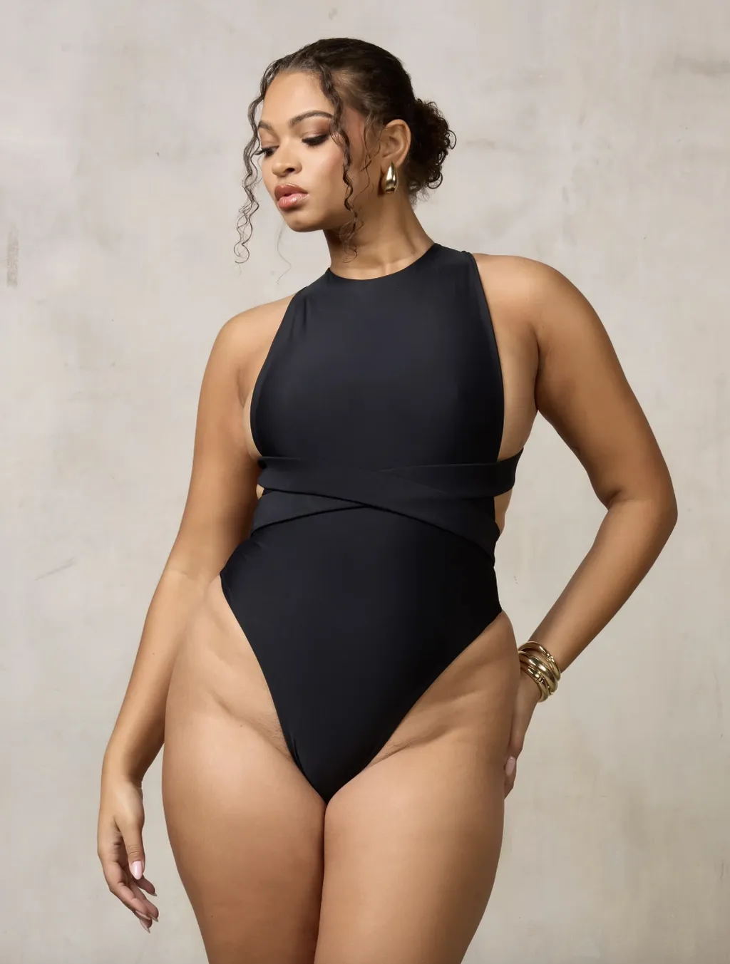 Модні жіночі купальники 2026: які форми, принти та кольори будуть у тренді? Добірка стильних фото chernye2, 25, Модні жіночі купальники 2026: які форми, принти та кольори будуть у тренді? Добірка стильних фото купальники