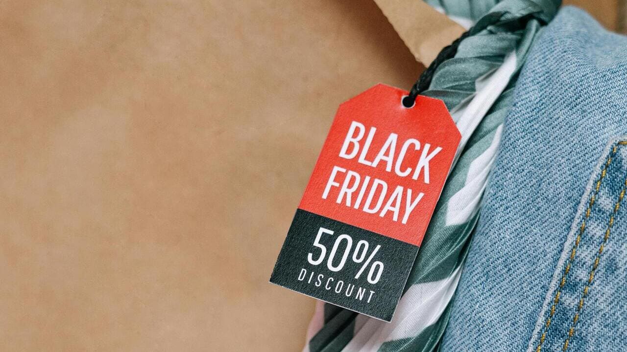 История Черной пятницы: путь от локальных распродаж до мирового феномена chorna-pyatnyczya-2025.jpg