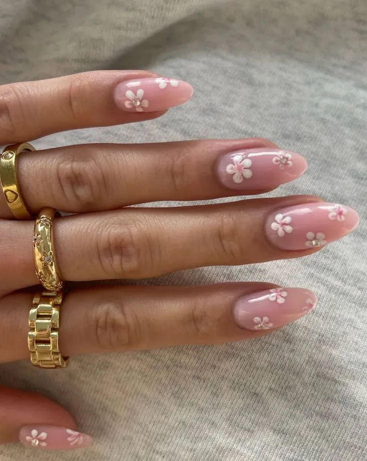 Грошовий манікюр на червень 2026 року: залучіть фінансовий потік на початку літа cvety3, 25, Грошовий манікюр на червень 2026 року: залучіть фінансовий потік на початку літа маникюр