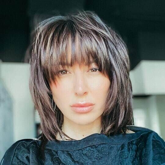 Модні жіночі стрижки з чубчиком на середнє волосся: за типом волосся та формою обличчя. Назви з фото debjut, 36, Модні жіночі стрижки з чубчиком на середнє волосся: за типом волосся та формою обличчя. Назви з фото стрижки с челкой