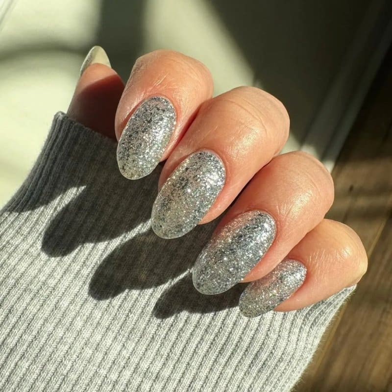 65 найкращих фото-ідей новорічного манікюру 2026: тренди, кольори, декор disco, 33, 65 найкращих фото-ідей новорічного манікюру 2026: тренди, кольори, декор Манікюр 2026