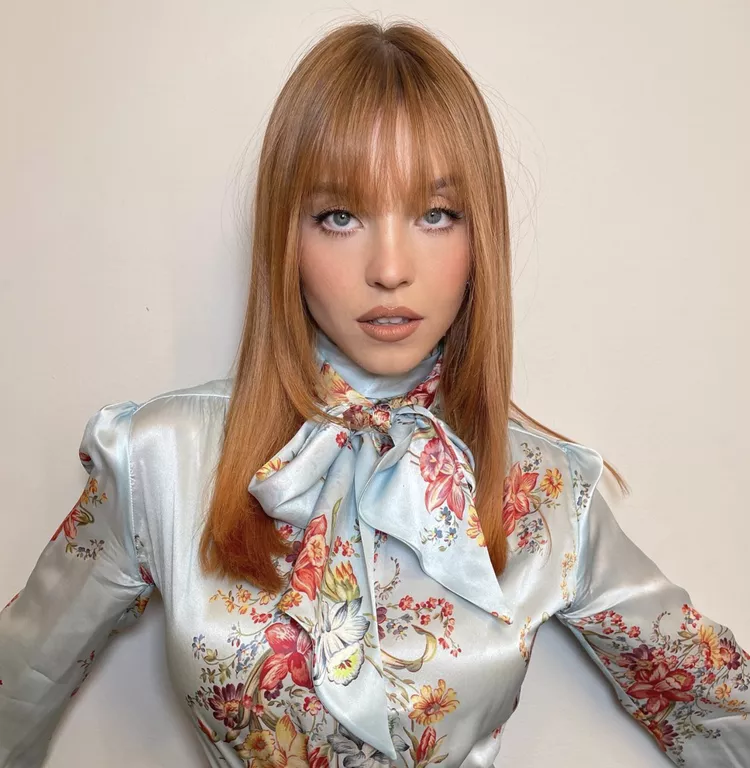 Модні жіночі стрижки з чубчиком на середнє волосся: за типом волосся та формою обличчя. Назви з фото dlinnaja2, 2, Модні жіночі стрижки з чубчиком на середнє волосся: за типом волосся та формою обличчя. Назви з фото стрижки с челкой