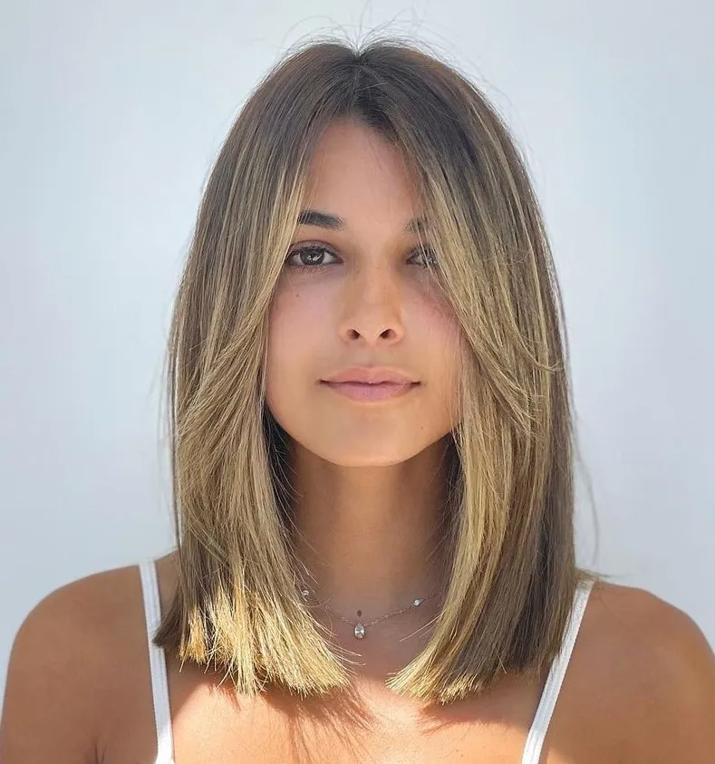 Модні жіночі стрижки з чубчиком на середнє волосся: за типом волосся та формою обличчя. Назви з фото dlinnaja5, 8, Модні жіночі стрижки з чубчиком на середнє волосся: за типом волосся та формою обличчя. Назви з фото стрижки с челкой