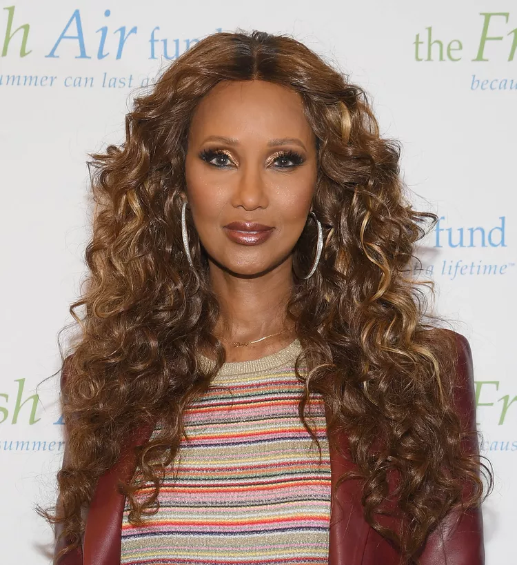 Кращі стрижки для кучериків у 2026 році: вибираємо за типом обличчя та довжиною волосся. dlinnye sloi, 40, Кращі стрижки для кучериків у 2026 році: вибираємо за типом обличчя та довжиною волосся. стрижки