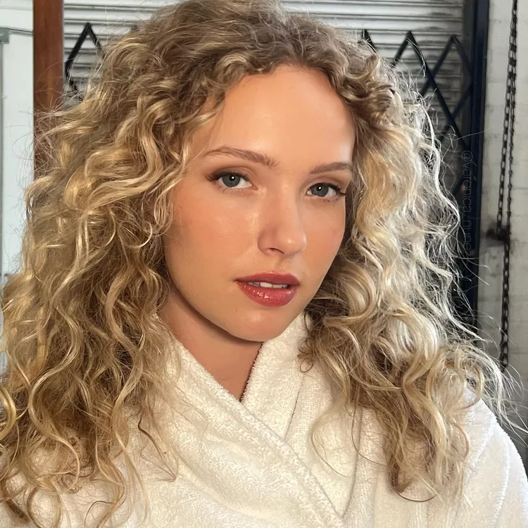 Кращі стрижки для кучериків у 2026 році: вибираємо за типом обличчя та довжиною волосся. dlinnye, 4, Кращі стрижки для кучериків у 2026 році: вибираємо за типом обличчя та довжиною волосся. стрижки