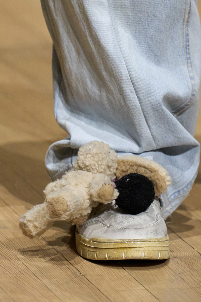 Що купити на осінь 2025: головні тренди жіночого взуття faktura2, 9, Що купити на осінь 2025: головні тренди жіночого взуття Жіноче взуття