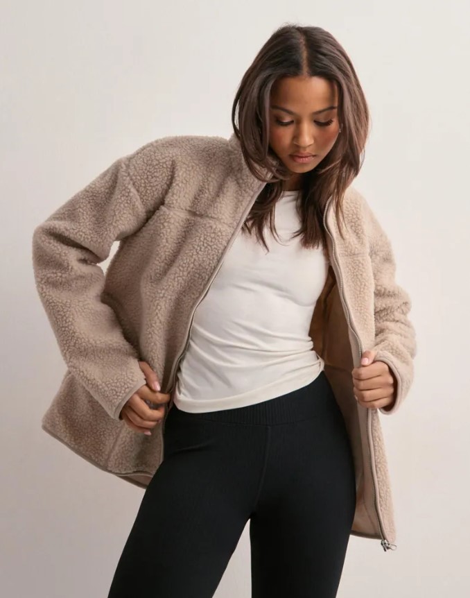 Найактуальніші моделі та забарвлення жіночих курток на весну 2026 року! Фото flis2 1, 63, Найактуальніші моделі та забарвлення жіночих курток на весну 2026 року! Фото куртки