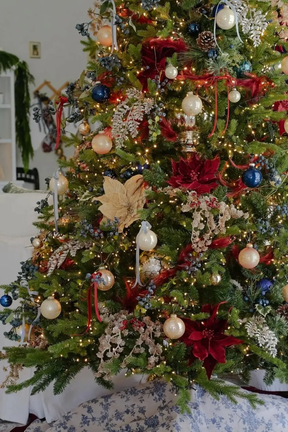 Стильний затишок: як нарядити ялинку у 2026 році модно і для душі flowers, 19, Стильний затишок: як нарядити ялинку у 2026 році модно і для душі Як нарядити ялинку