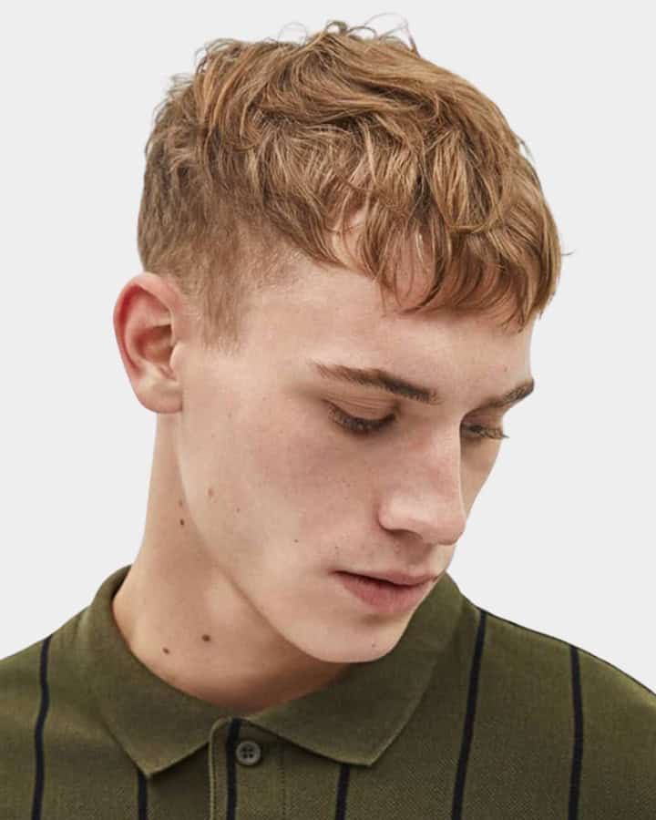 Вся увага на чубчик: найвиразніші чоловічі стрижки року, фото Модний французький кроп з прямим чубчиком