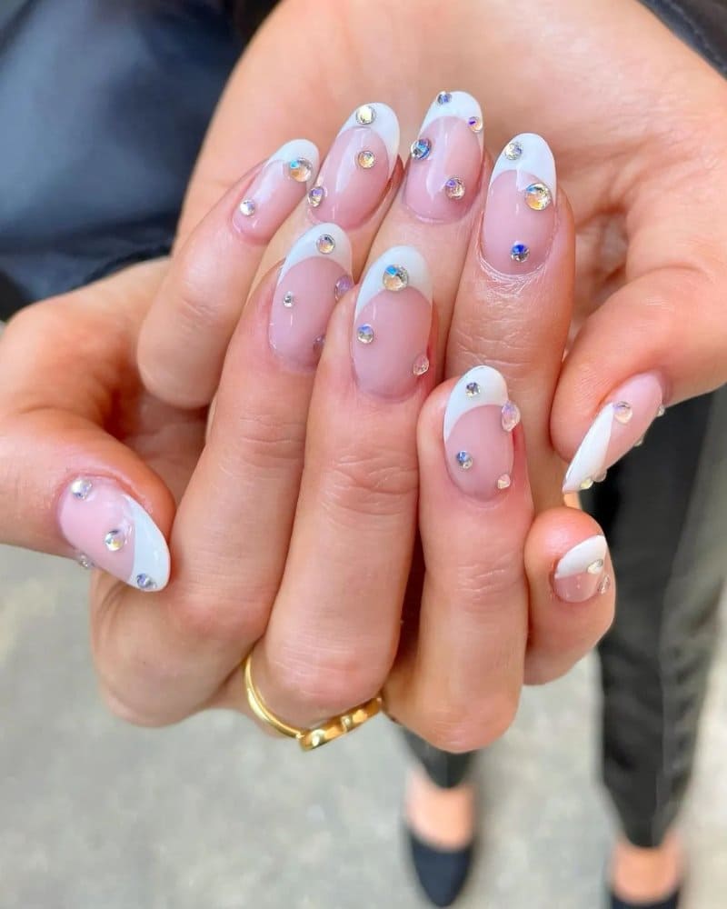 65 найкращих фото-ідей новорічного манікюру 2026: тренди, кольори, декор french5 1, 42, 65 найкращих фото-ідей новорічного манікюру 2026: тренди, кольори, декор Манікюр 2026