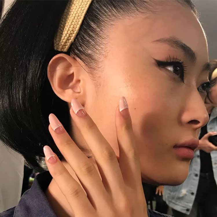 Манікюр мигдаль: розкішні та сміливі тенденції сезону (55 фото) Сучасний френч манікюр, елегантний дизайн