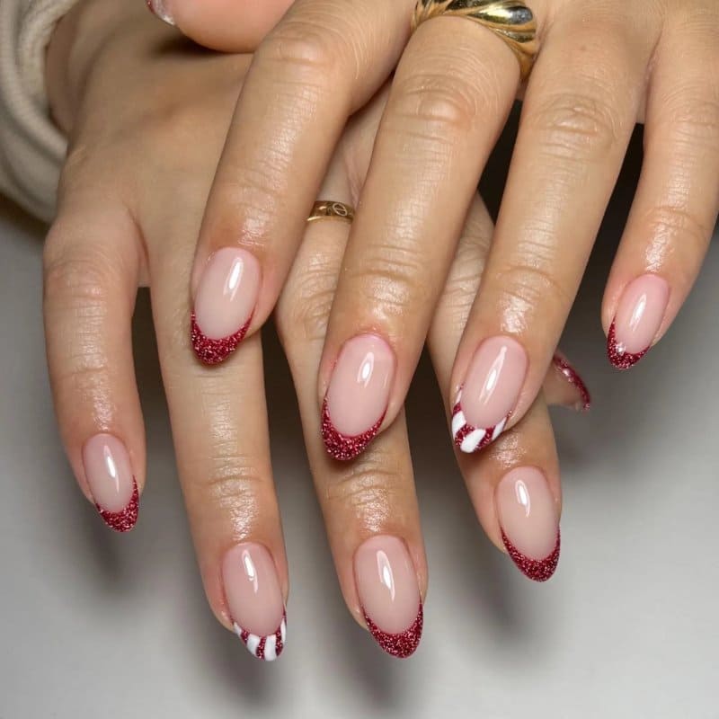 65 найкращих фото-ідей новорічного манікюру 2026: тренди, кольори, декор french6, 21, 65 найкращих фото-ідей новорічного манікюру 2026: тренди, кольори, декор Манікюр 2026