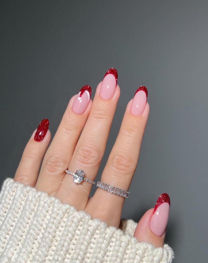 65 найкращих фото-ідей новорічного манікюру 2026: тренди, кольори, декор french7, 53, 65 найкращих фото-ідей новорічного манікюру 2026: тренди, кольори, декор Манікюр 2026