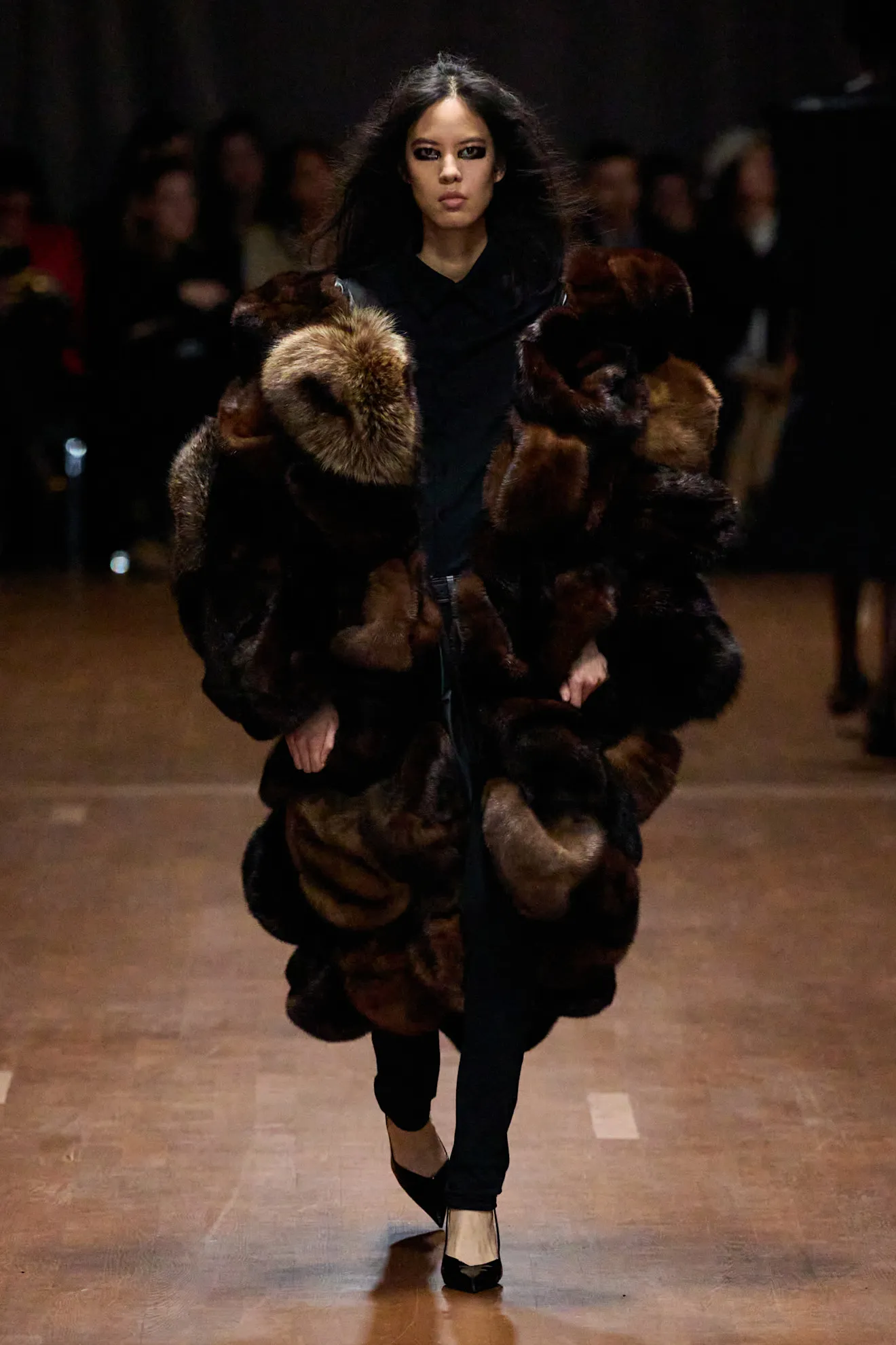 Модний код осені-зими 2025/2026: головні тренди жіночого одягу fur5, 26, Модний код осені-зими 2025/2026: головні тренди жіночого одягу тренды