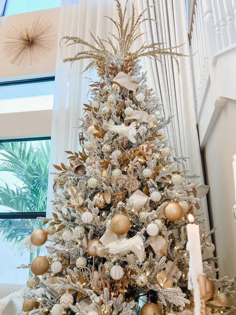 Стильний затишок: як нарядити ялинку у 2026 році модно і для душі glamour2, 9, Стильний затишок: як нарядити ялинку у 2026 році модно і для душі Як нарядити ялинку