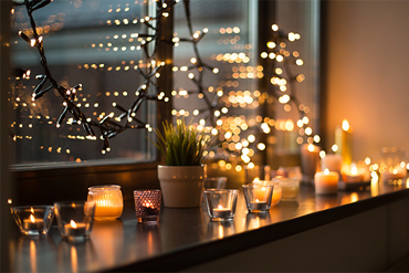 Як повісити гірлянду на вікно красиво: види гірлянд, способи кріплення, фото ідей , 3, Як повісити гірлянду на вікно красиво: види гірлянд, способи кріплення, фото ідей сатин