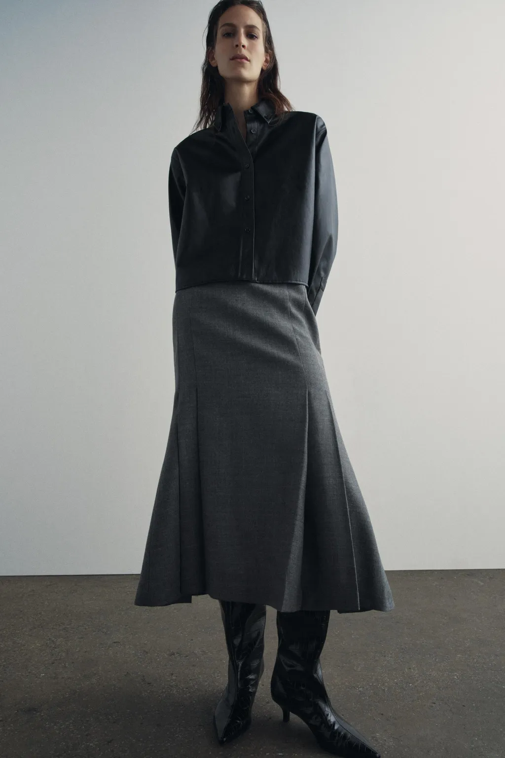 Спідниця-міді - тренд 2026: види, як підібрати по фігурі. З чим носити атласну та джинсову спідниці-міді? gode, 10, Спідниця-міді - тренд 2026: види, як підібрати по фігурі. З чим носити атласну та джинсову спідниці-міді? міді