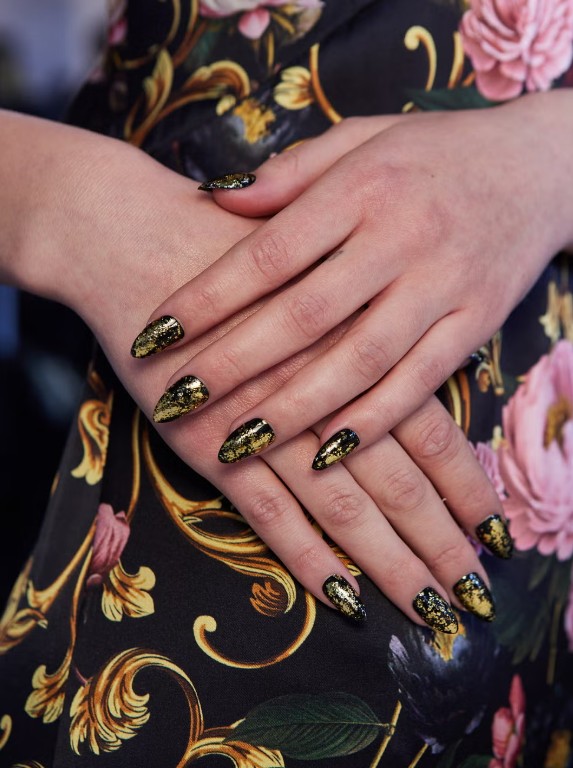 gold2, 9, Секреты денежного маникюра: цвета и символы октября 2025 маникюр на октябрь