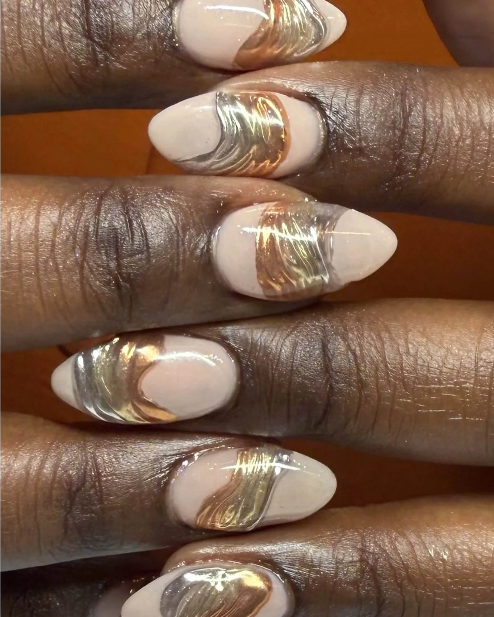 gold4, 5, Секреты денежного маникюра: цвета и символы октября 2025 маникюр на октябрь