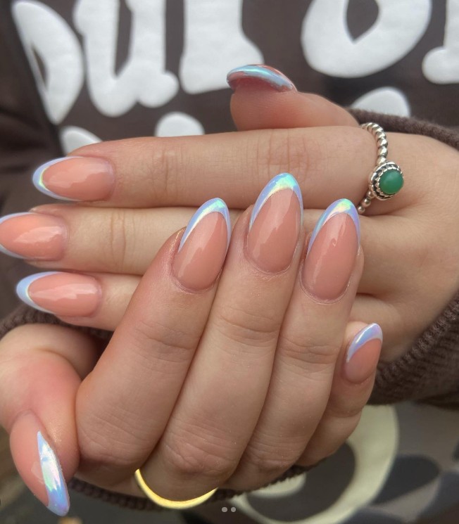 Грошовий манікюр на червень 2026 року: залучіть фінансовий потік на початку літа golub, 12, Грошовий манікюр на червень 2026 року: залучіть фінансовий потік на початку літа маникюр