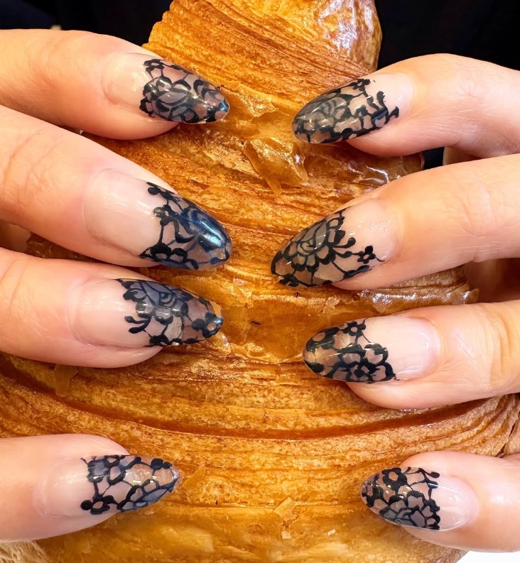 Манікюр мигдаль: розкішні та сміливі тенденції сезону (55 фото) gotic2, 9, Манікюр мигдаль: розкішні та сміливі тенденції сезону (55 фото) Мигдаль манікюр