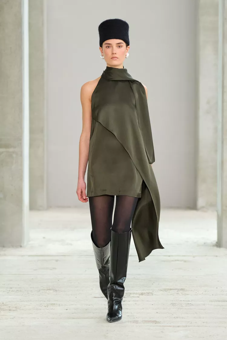 Модний код осені-зими 2025/2026: головні тренди жіночого одягу green2 1, 7, Модний код осені-зими 2025/2026: головні тренди жіночого одягу тренды