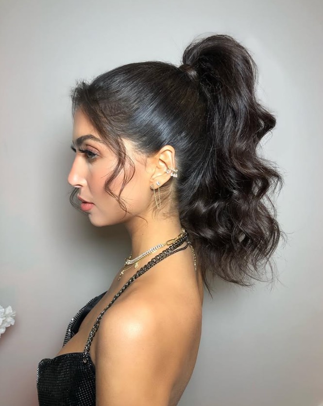 15 жіночих стрижок для круглого обличчя, які підкреслять вашу унікальність Високий хвіст для круглого обличчя