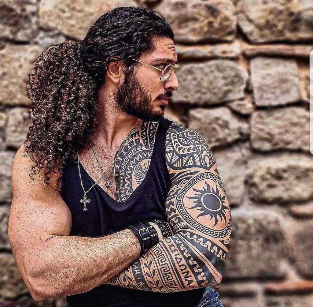 Зухвалі та солідні чоловічі стрижки на довге волосся: назви з фото. Як вибрати відповідну? hvost3, 49, Зухвалі та солідні чоловічі стрижки на довге волосся: назви з фото. Як вибрати відповідну? длинные волосы