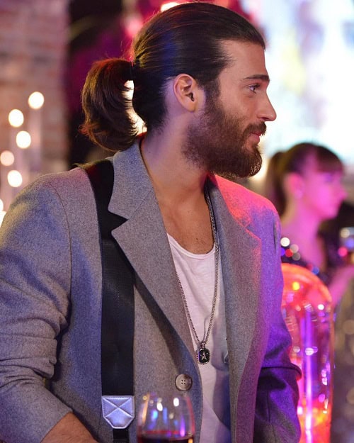 Зухвалі та солідні чоловічі стрижки на довге волосся: назви з фото. Як вибрати відповідну? hvost4, 50, Зухвалі та солідні чоловічі стрижки на довге волосся: назви з фото. Як вибрати відповідну? длинные волосы