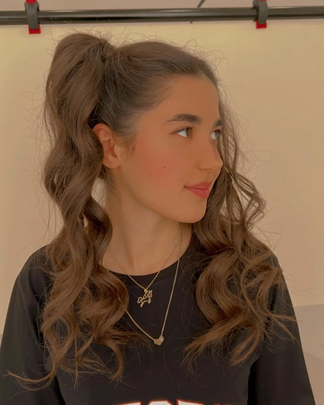 Стрижки для дівчаток-підлітків: яскраві, зручні та оригінальні. Назви з фото hvosty volnistye, 59, Стрижки для дівчаток-підлітків: яскраві, зручні та оригінальні. Назви з фото стрижки для дівчаток-підлітків