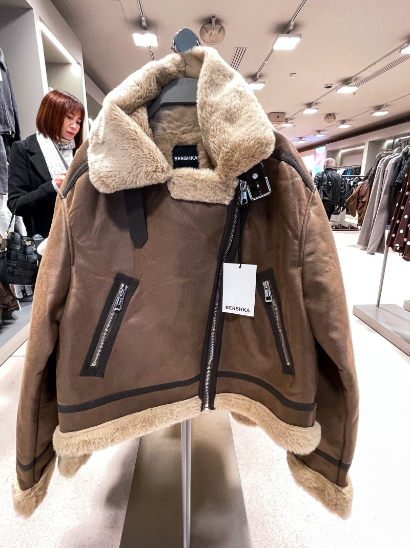 Тренди жіночих курток сезону осінь-зима 2025/2026: огляд модних магазинів img 3546 2 1, 21, Тренди жіночих курток сезону осінь-зима 2025/2026: огляд модних магазинів куртки