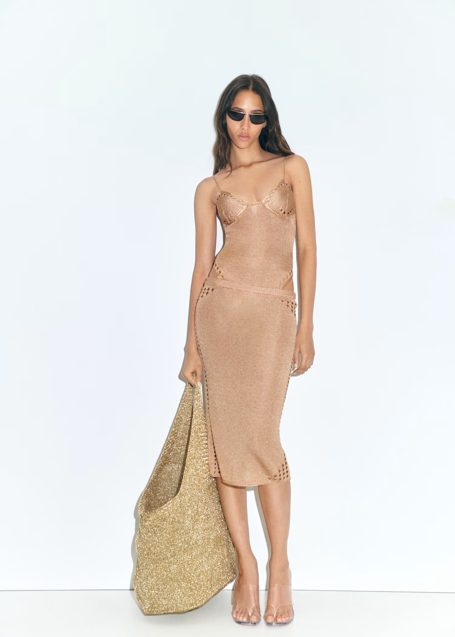 Спідниця-міді - тренд 2026: види, як підібрати по фігурі. З чим носити атласну та джинсову спідниці-міді? karandash3 1, 41, Спідниця-міді - тренд 2026: види, як підібрати по фігурі. З чим носити атласну та джинсову спідниці-міді? міді