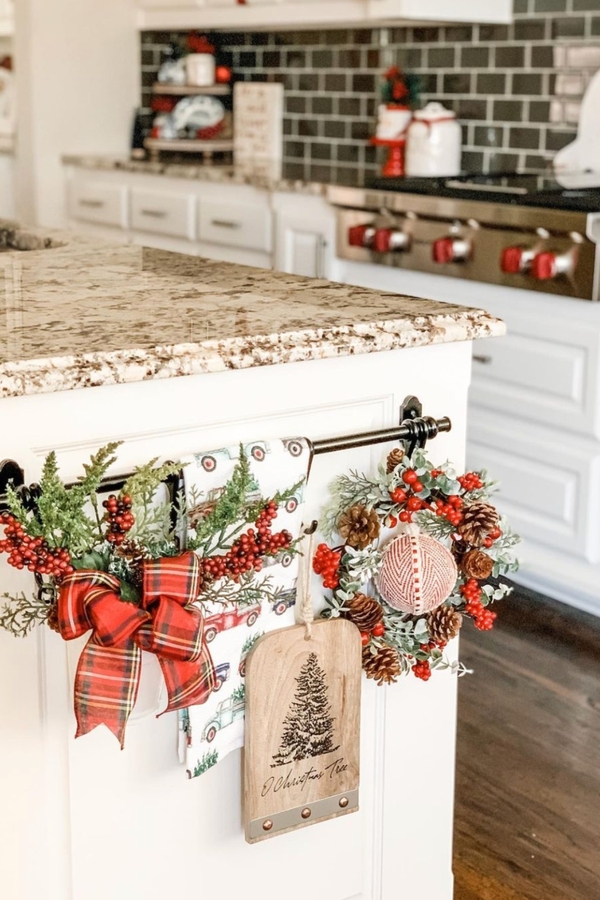 Будинок, повний магії: новорічні тренди декору на 2026 рік kitchen christmas decorations, 17, Будинок, повний магії: новорічні тренди декору на 2026 рік Новорічний декор