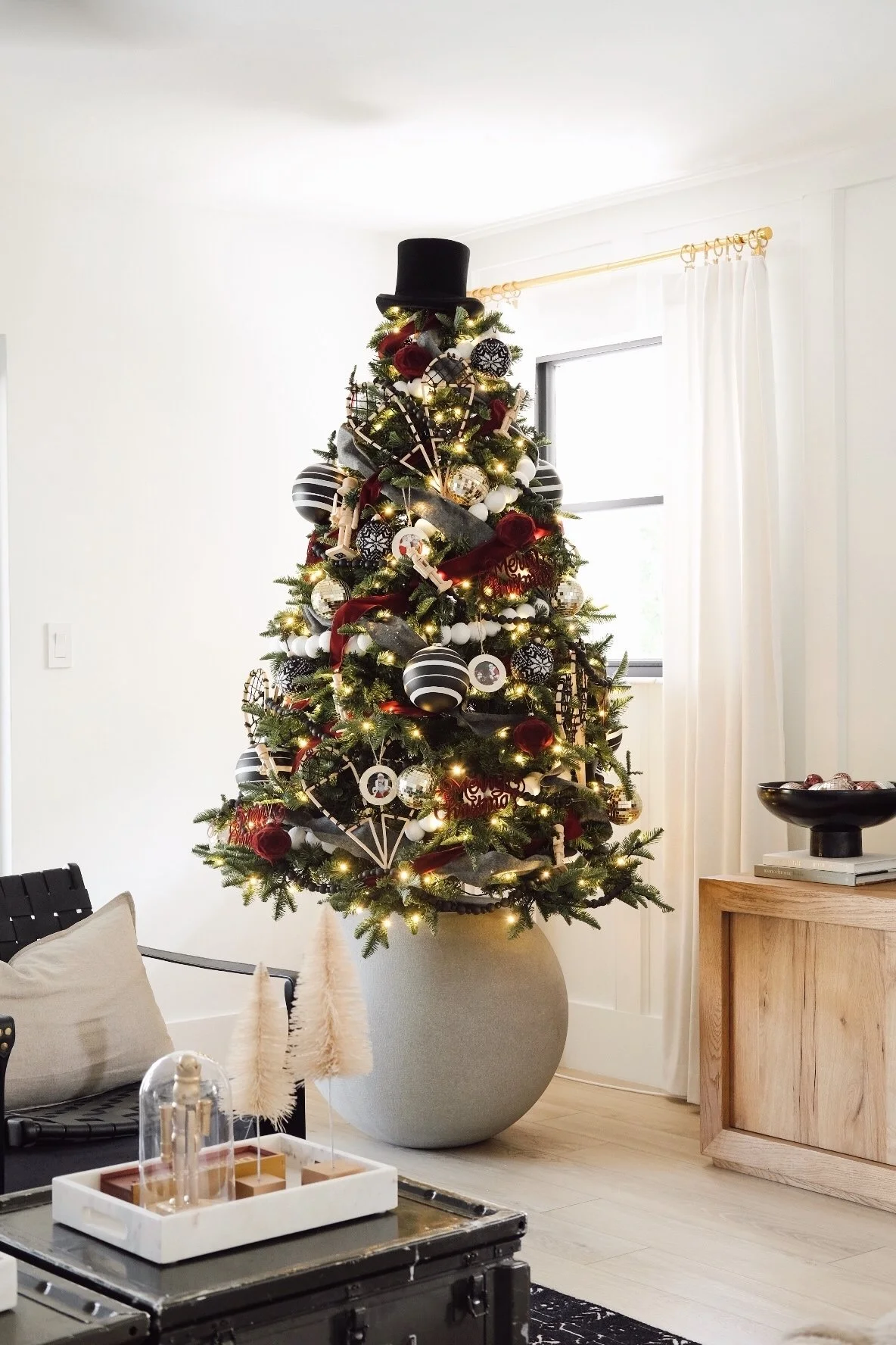 Будинок, повний магії: новорічні тренди декору на 2026 рік kitsch2, 8, Будинок, повний магії: новорічні тренди декору на 2026 рік Новорічний декор