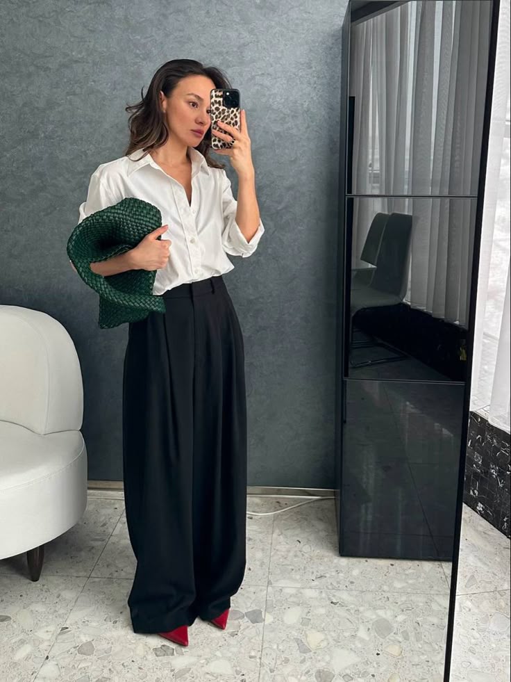 Стильні жіночі образи з білою сорочкою: як носити та з чим поєднувати – поради, ідеї, фото klassik, 21, Стильні жіночі образи з білою сорочкою: як носити та з чим поєднувати – поради, ідеї, фото образы