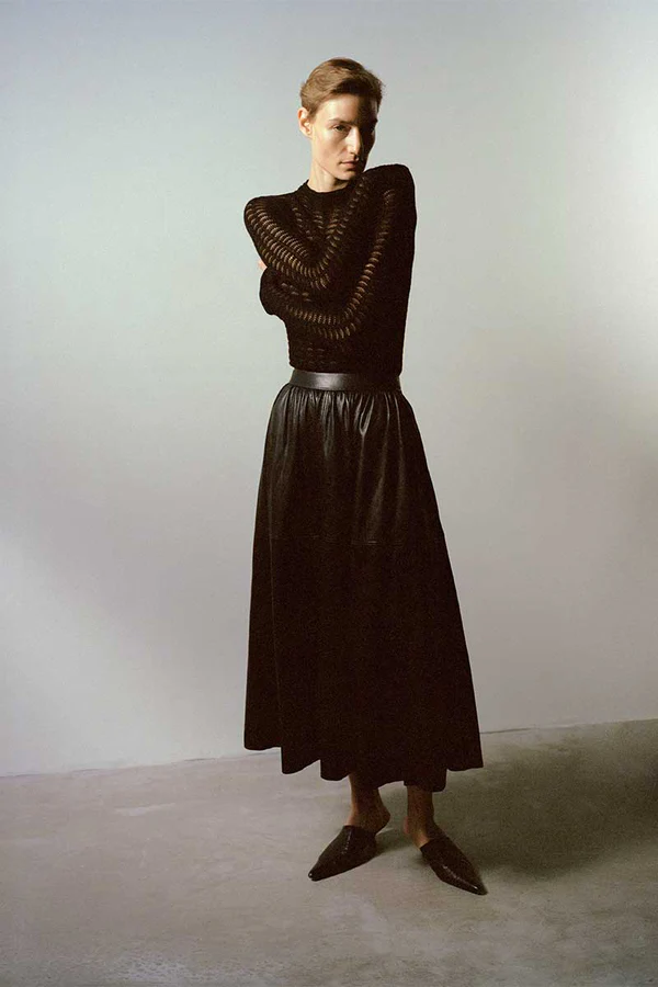 Спідниця-міді - тренд 2026: види, як підібрати по фігурі. З чим носити атласну та джинсову спідниці-міді? klesh2, 8, Спідниця-міді - тренд 2026: види, як підібрати по фігурі. З чим носити атласну та джинсову спідниці-міді? міді