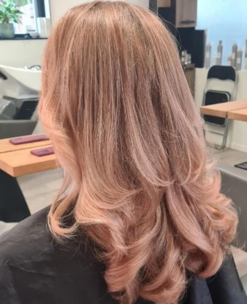 З цими кольорами волосся ви зробите фурор у 2026 році! Модні фарбування, техніки та відтінки klubnichnyj blond2, 32, З цими кольорами волосся ви зробите фурор у 2026 році! Модні фарбування, техніки та відтінки окрашивание волос