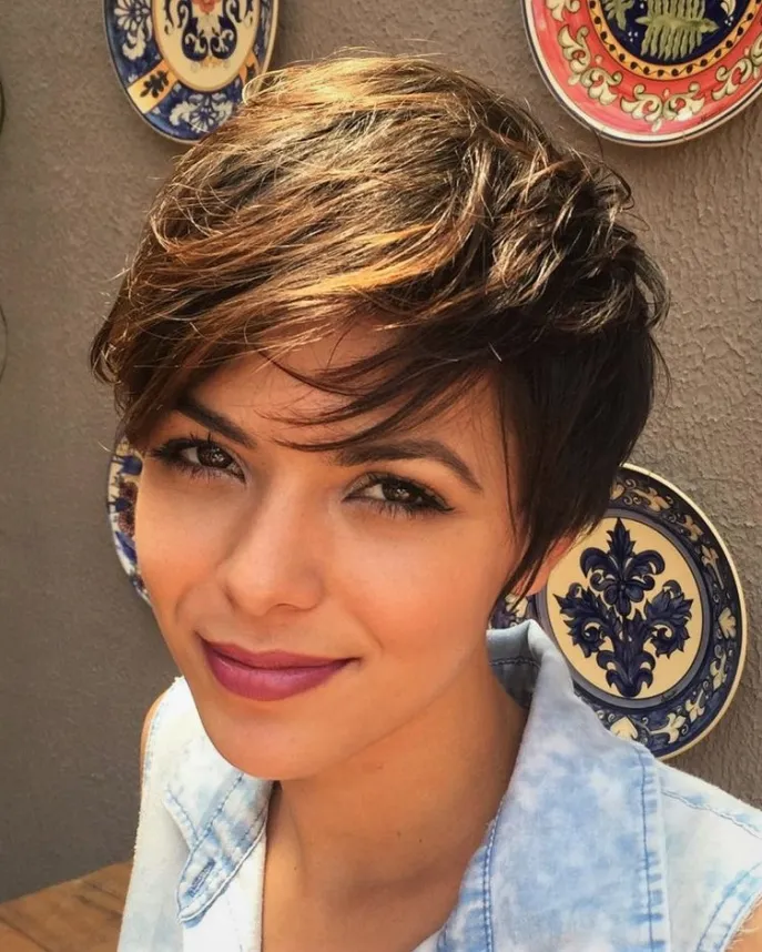 Короткі жіночі стрижки з чубчиком, які варто спробувати цього року! Назви з фото kosaja4, 5, Короткі жіночі стрижки з чубчиком, які варто спробувати цього року! Назви з фото стрижки с челкой