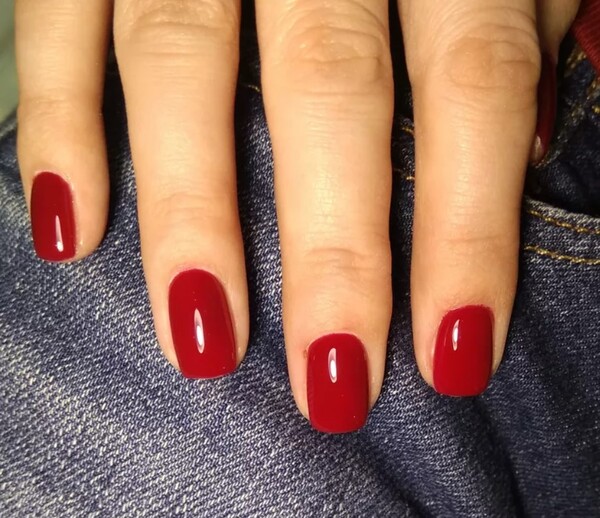 Чим позначиться 2026 у сфері нейл-дизайну? Тенденції у манікюрі, новинки+85 фото krasnyj6, 50, Чим позначиться 2026 у сфері нейл-дизайну? Тенденції у манікюрі, новинки+85 фото дизайн