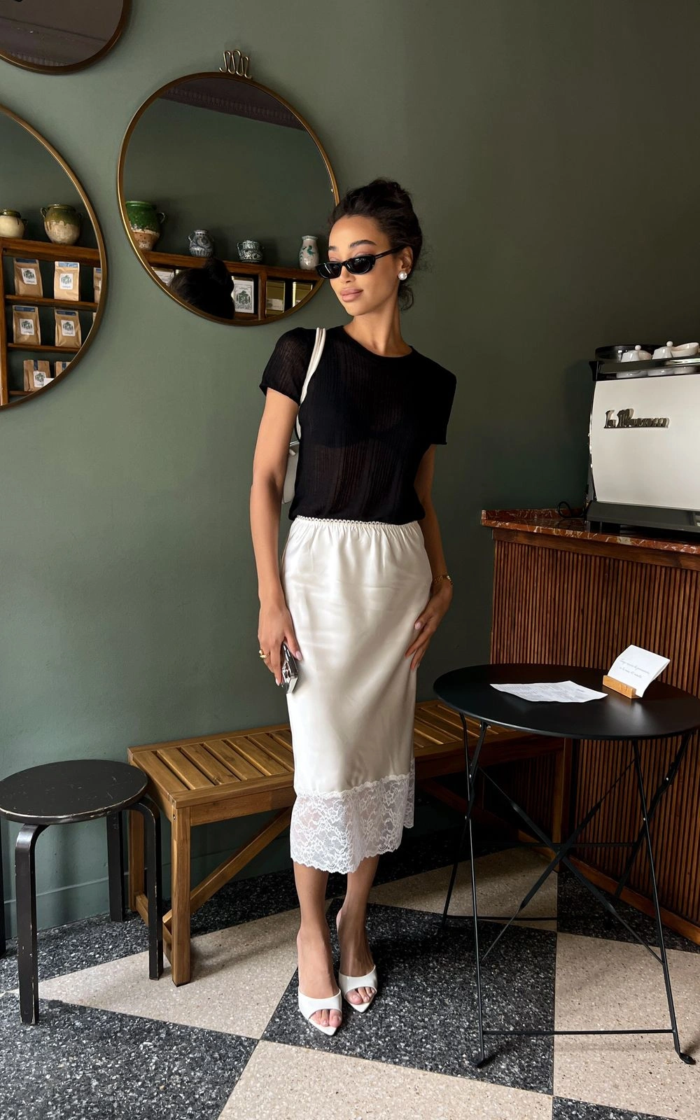 Спідниця-міді - тренд 2026: види, як підібрати по фігурі. З чим носити атласну та джинсову спідниці-міді? kruzhevo3, 26, Спідниця-міді - тренд 2026: види, як підібрати по фігурі. З чим носити атласну та джинсову спідниці-міді? міді