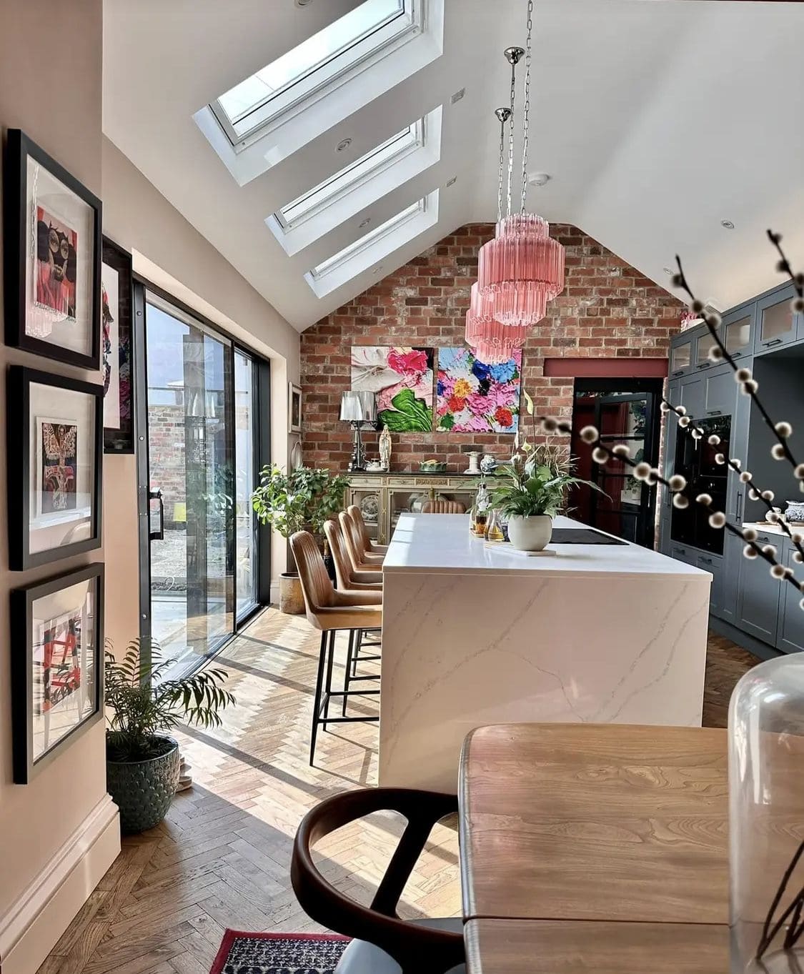 Кухня в сучасному стилі з елементами лофт