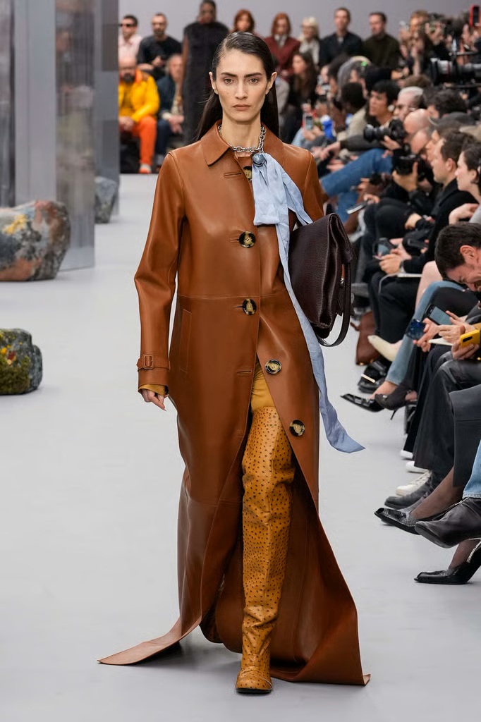 Модний код осені-зими 2025/2026: головні тренди жіночого одягу long, 18, Модний код осені-зими 2025/2026: головні тренди жіночого одягу тренды