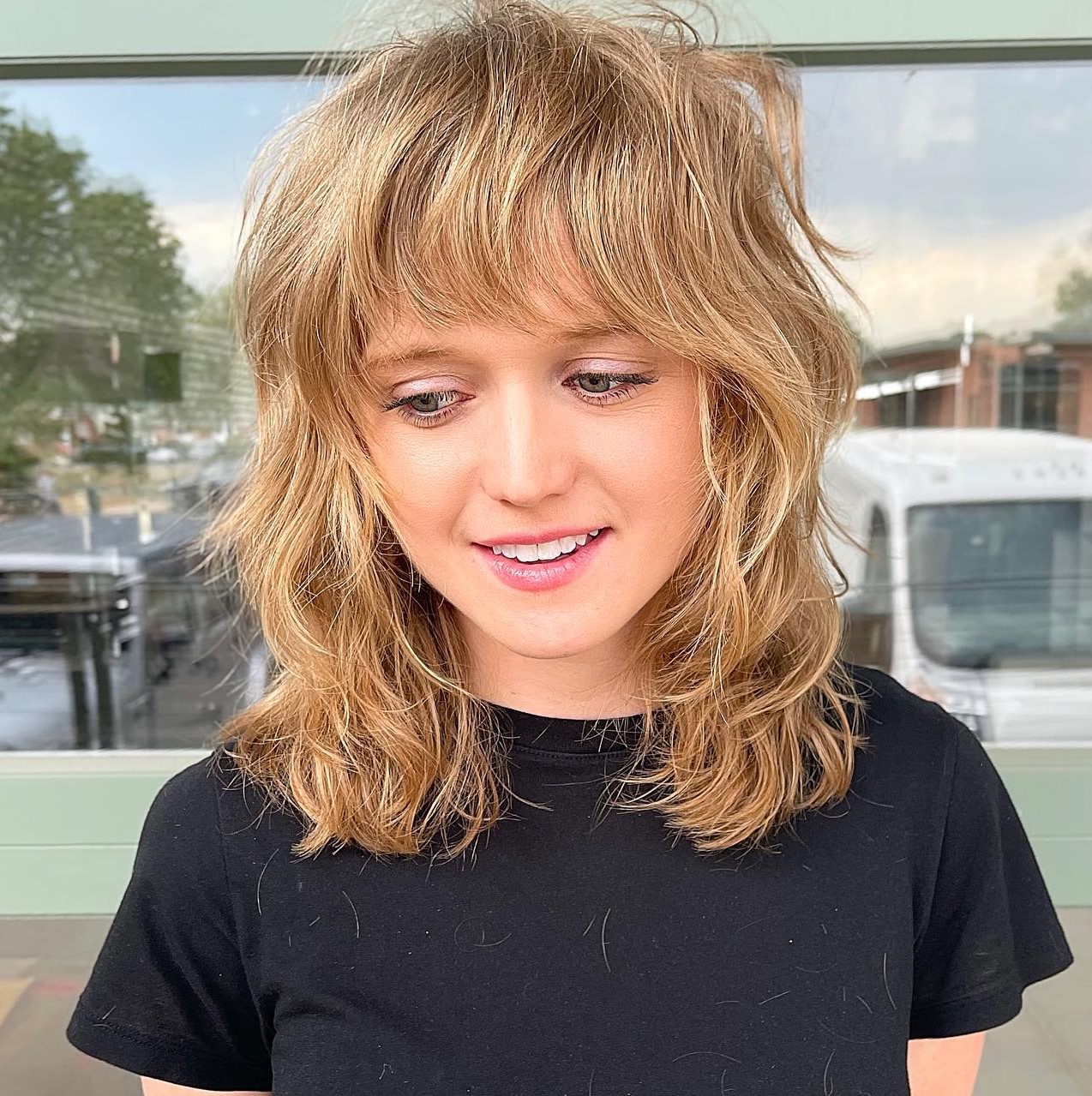 Модні жіночі стрижки з чубчиком на середнє волосся: за типом волосся та формою обличчя. Назви з фото mallet3, 17, Модні жіночі стрижки з чубчиком на середнє волосся: за типом волосся та формою обличчя. Назви з фото стрижки с челкой