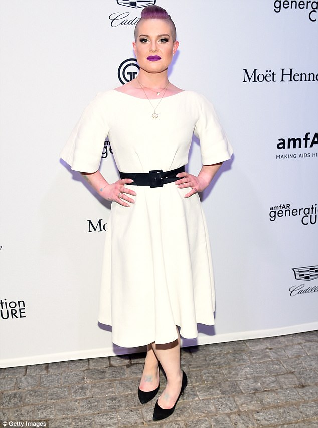 15 жіночих стрижок для круглого обличчя, які підкреслять вашу унікальність Креативна стрижка могавк для жінок