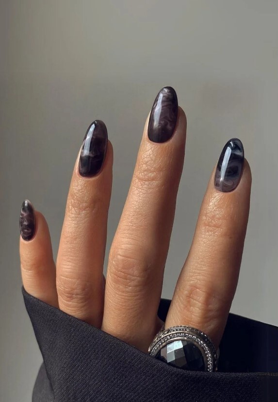 Який манкіюр у моді цієї зими? Класика, тренди, новинки – 75 фото mramor3 2 e1737573628183, 1, Який манкіюр у моді цієї зими? Класика, тренди, новинки – 75 фото маникюр