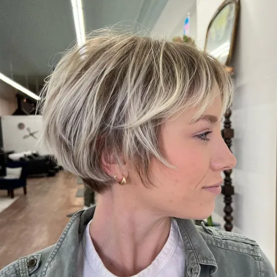 Короткі жіночі стрижки з чубчиком, які варто спробувати цього року! Назви з фото okras2, 57, Короткі жіночі стрижки з чубчиком, які варто спробувати цього року! Назви з фото стрижки с челкой