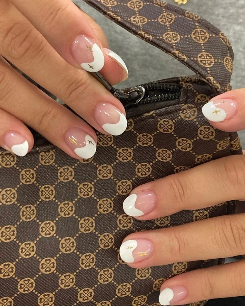 65 найкращих фото-ідей новорічного манікюру 2026: тренди, кольори, декор oval 1, 58, 65 найкращих фото-ідей новорічного манікюру 2026: тренди, кольори, декор Манікюр 2026