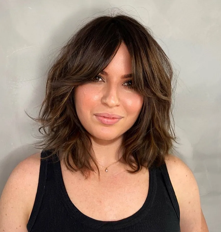 Модні жіночі стрижки з чубчиком на середнє волосся: за типом волосся та формою обличчя. Назви з фото oval 1, 54, Модні жіночі стрижки з чубчиком на середнє волосся: за типом волосся та формою обличчя. Назви з фото стрижки с челкой